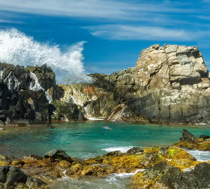 oranjestad-aruba-arikok-national-park-conchi-natural-pool-rock-wall